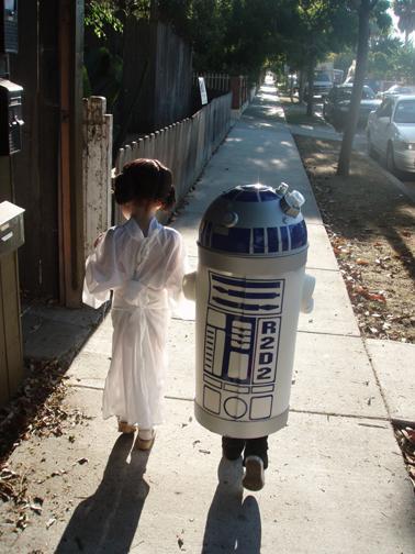 leia starwars r2d2 enfants Enfants déguisés en Princesses Leia et R2D2