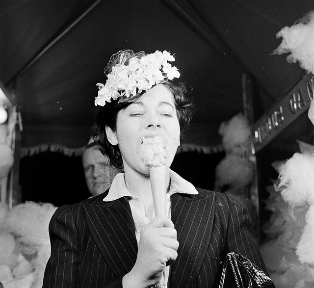 nina leen barbe a papa barbapapa 06 La barbe à papa
