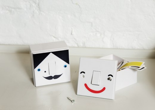 interrupteur-electricite-autocollant-visage-fun-deco-01.jpg