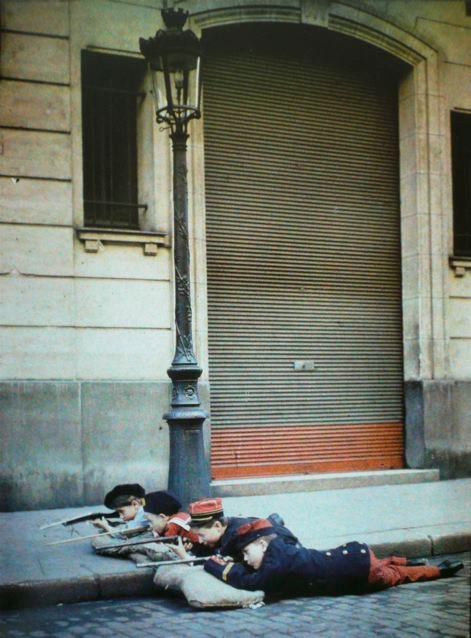 Les autochromes parisiens de Léon Gimpel leon gimpel grenata armee enfant autochrome 01 photo histoire featured art leon gimpel grenata armee enfant autochrome 01 Les autochromes parisiens de Léon Gimpel
