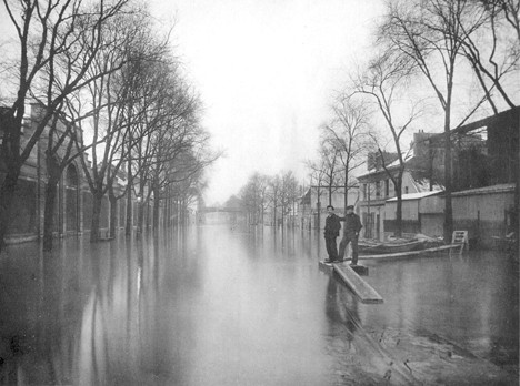 The flood of the Seine in Paris 1910 crue paris avenue versailles crue paris avenue versailles La crue de la Seine à Paris en 1910 photo histoire