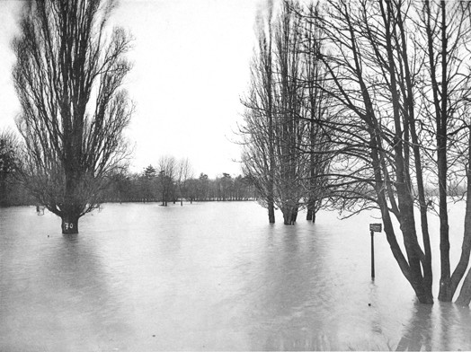 The flood of the Seine in Paris 1910 crue paris bois boulonge crue paris bois boulonge La crue de la Seine à Paris en 1910 photo histoire