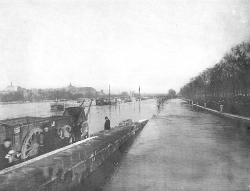 The flood of the Seine in Paris 1910 crue paris ligne submergee gare invalides crue paris ligne submergee gare invalides La crue de la Seine à Paris en 1910 photo histoire