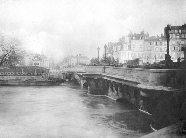 crue paris pont neuf La crue de la Seine à Paris en 1910  photo histoire 