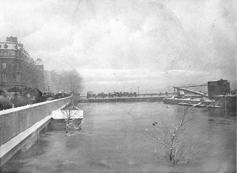 The flood of the Seine in Paris 1910 raw paris bridge solferino 2 crue paris pont solferino 2 La crue de la Seine à Paris en 1910 photo histoire