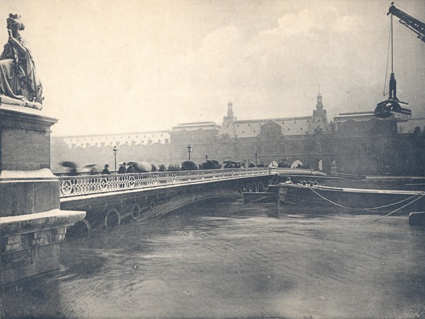 crue paris pont st peres La crue de la Seine à Paris en 1910  photo histoire 