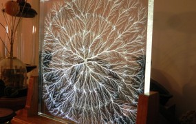 lichtenberg-figure-fractale-plexiglas-01