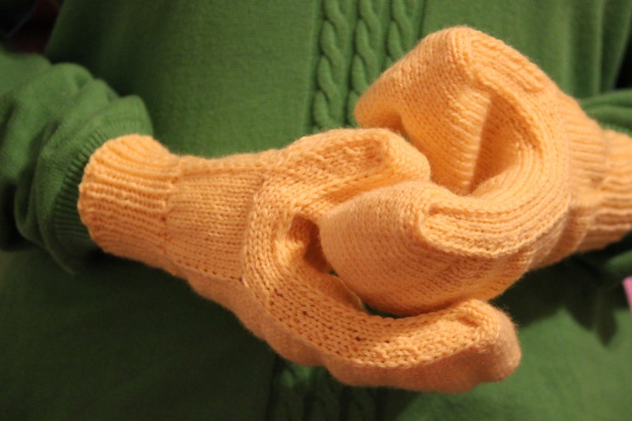 tricoter-moufle-lego-main-laine-02