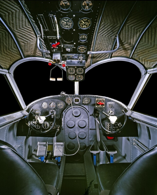 http://www.laboiteverte.fr/21-cockpits-davions/10-cockpit-avion-grumman-g-21/
