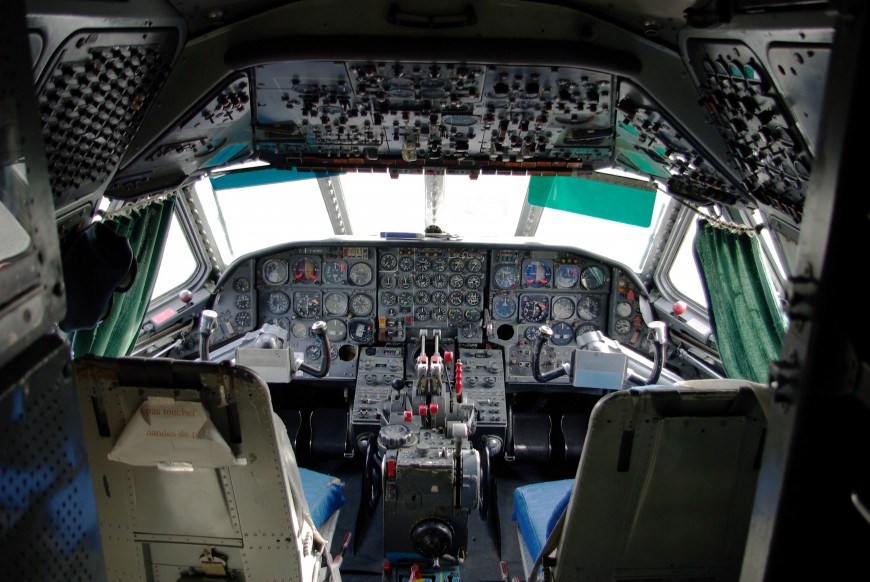 http://www.laboiteverte.fr/21-cockpits-davions/15-cockpit-avion-sud-aviation_caravelle_-_cockpit_maa/