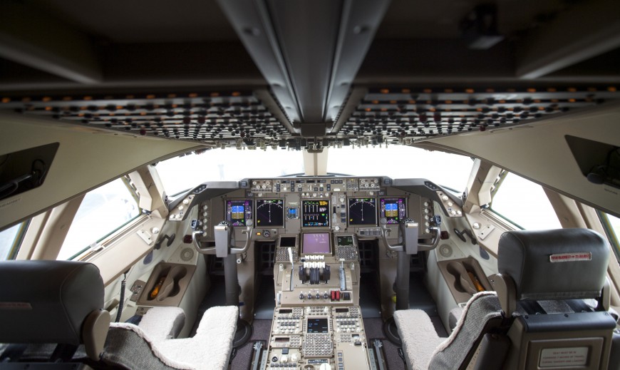 http://www.laboiteverte.fr/21-cockpits-davions/boeing-delivers-747-8-intercontinental-to-lufthansa/