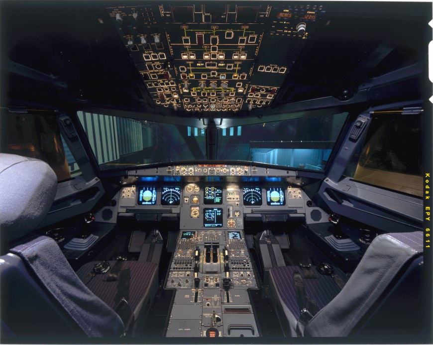 http://www.laboiteverte.fr/21-cockpits-davions/19-cockpit-avion-airbusa320/