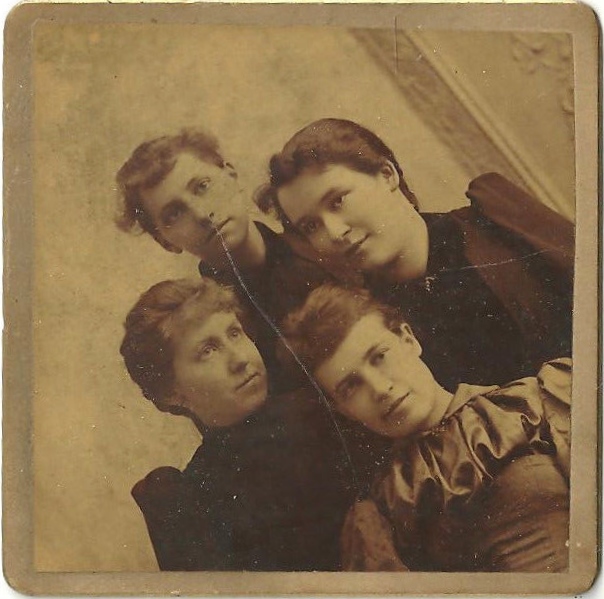 4-femmes-vintage-ancien-diagonale-photo