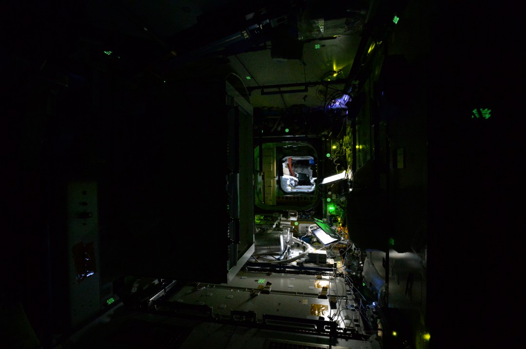 iss-abandonee-station-spatiale-nuit-06