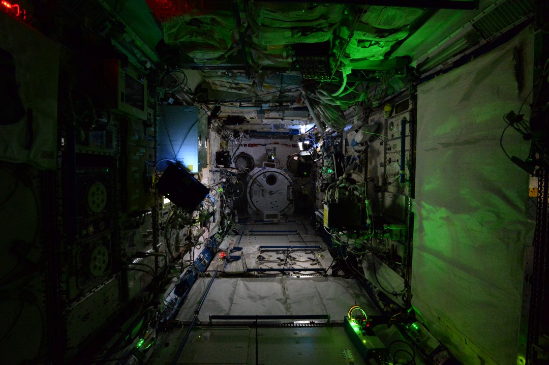 iss-abandonee-station-spatiale-nuit-10
