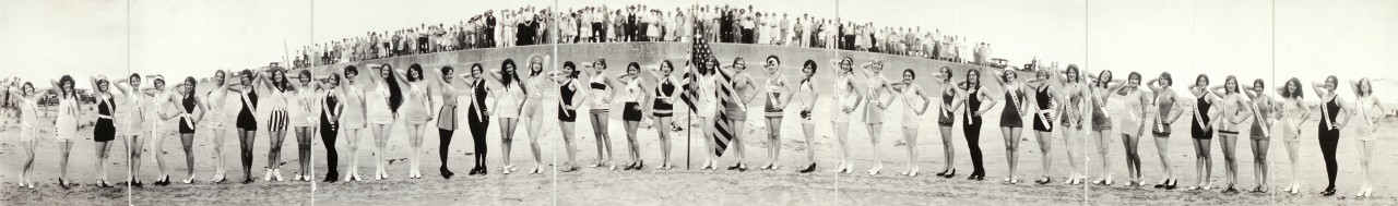 miss-panoramique-Third-International-Pageant-of-Pulchritude-and-Ninth-Annual-Bathing-Girl-Revue-view-with-arms-up-Galveston-Texas
