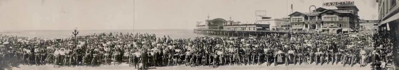 Le club de motards de Los Angeles à Venice Beach - 1911