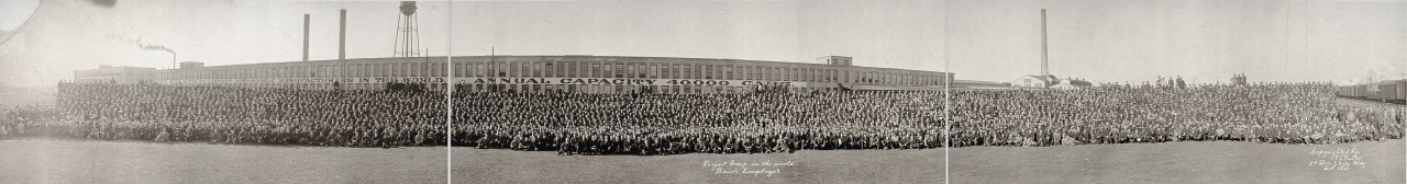 Largest-group-in-the-world-Buick-Employe-1913