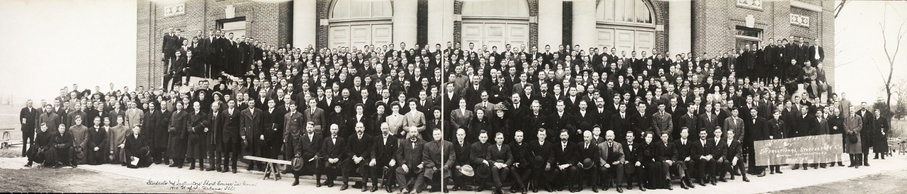 Students-and-instructors-short-course-in-corn-1910-U-of-I-Urbana-Ill-1910