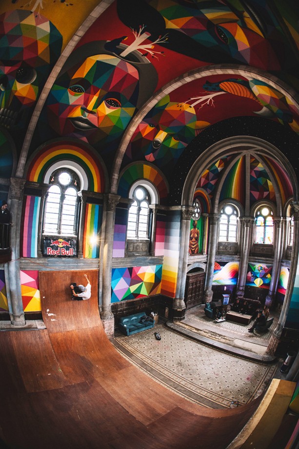 Skatepark dans une église