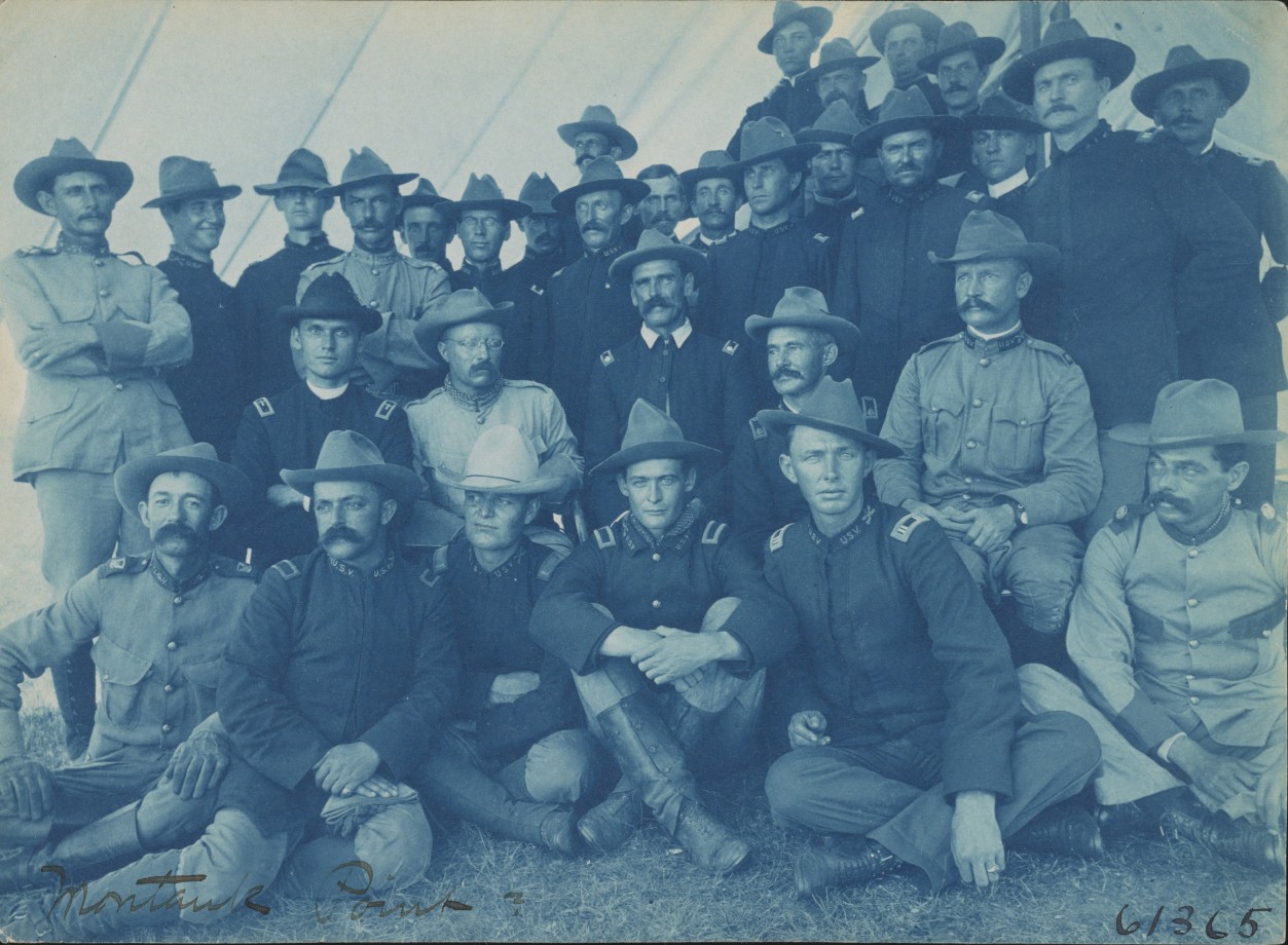 Le Col. Roosevelt avec ses hommes