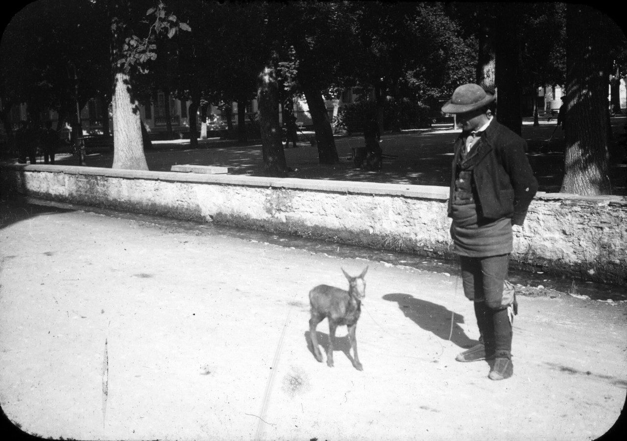 L'homme au chevreau, Luchon - <1910