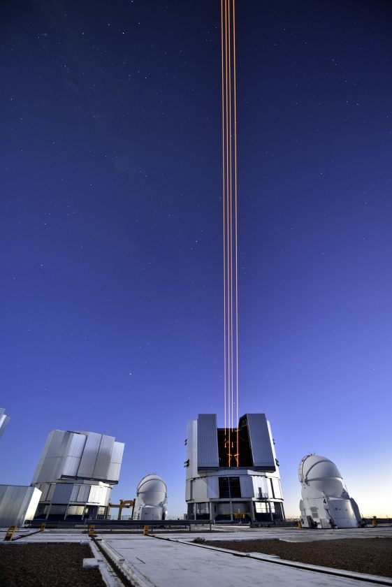 eso-vlt-laser-telescope-08