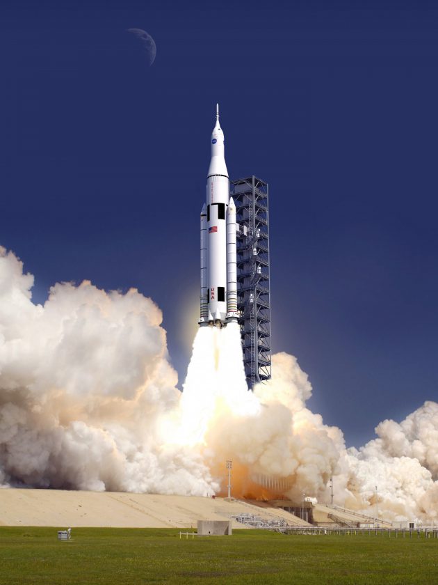 Vue d'artiste de la future fusée SLS, le truc testé dans la vidéo c'est un des deux sur les côtes.