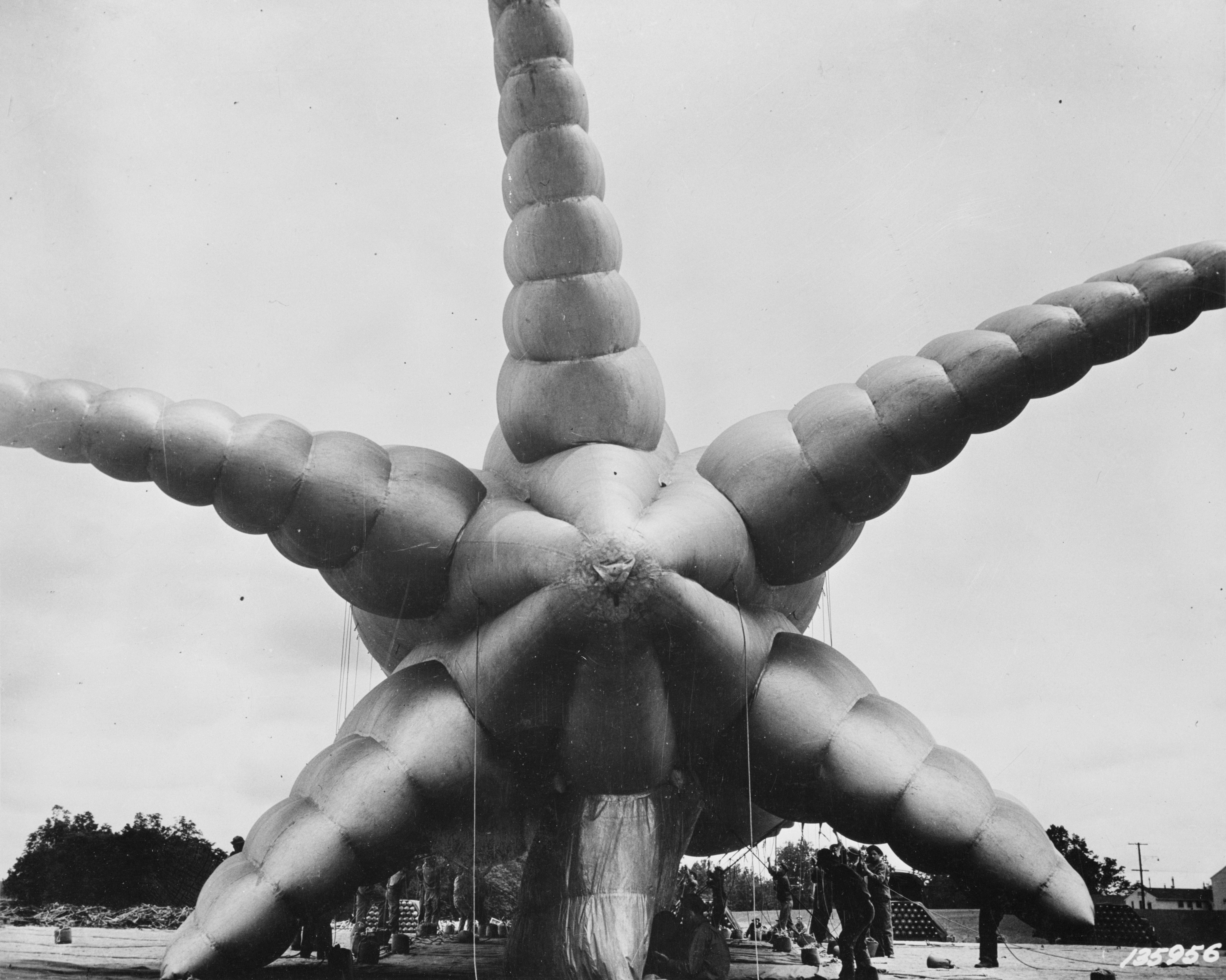 balloon-barrage-training-center-aerial-octopus-1940