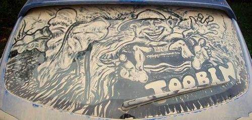 20 dessins sur des vitres de voitures sales