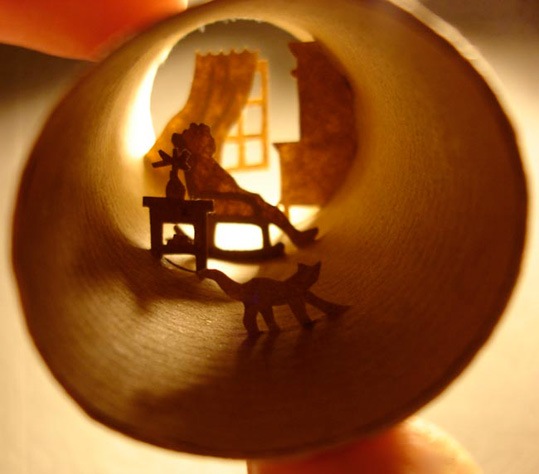 Scènes de vie dans des rouleaux de papier toilette