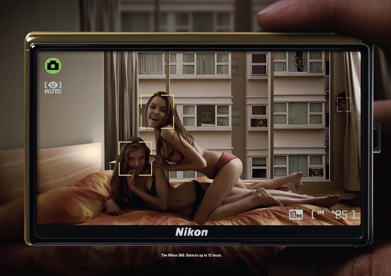 Publicité Nikon qui détecte les visages de voyeurs