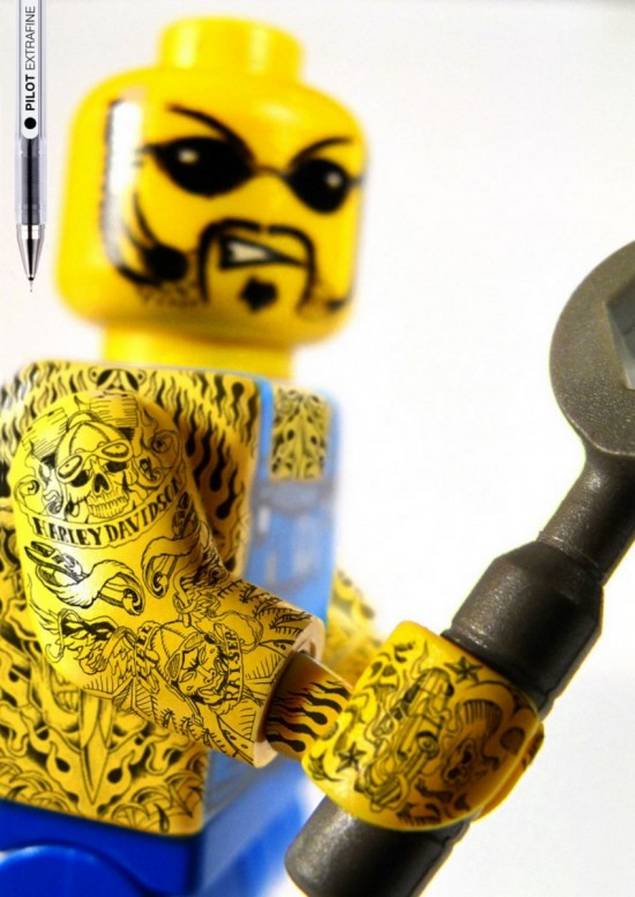Des Lego tatoués au stylo
