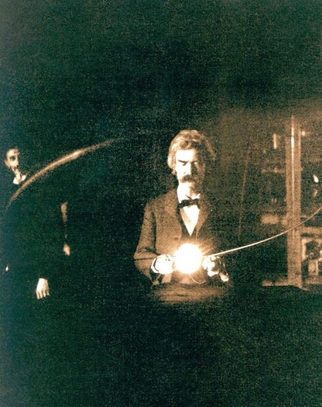 Mark Twain dans le laboratoire de Nikola Tesla en 1894