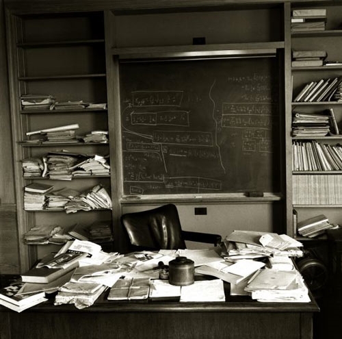 Le bureau d’Einstein à Princeton juste après sa mort