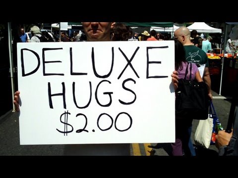 Après les Free Hugs, les 2$ Hugs