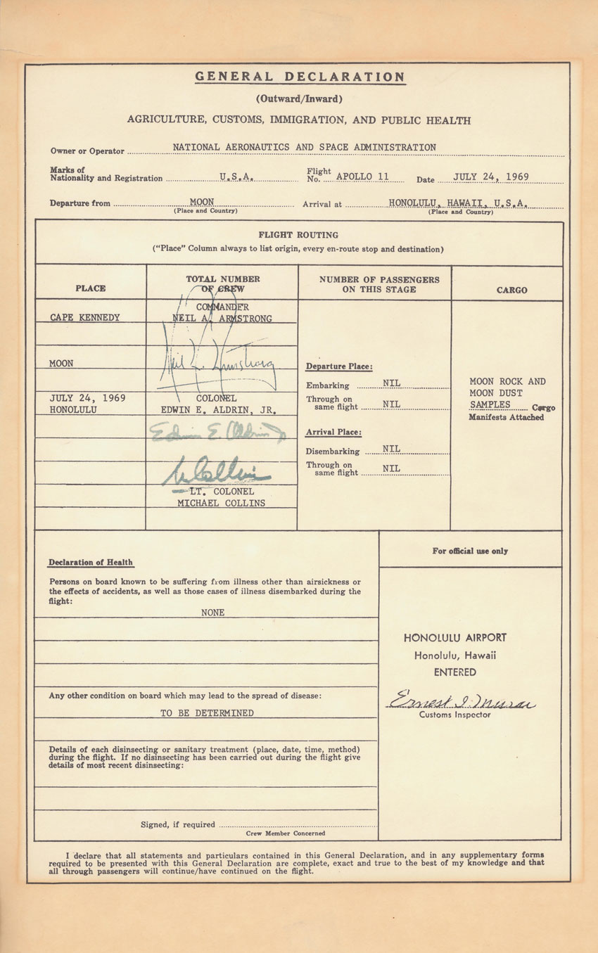 Formulaire d’immigration signé par l’équipage d’Apollo 11 de retour de la Lune