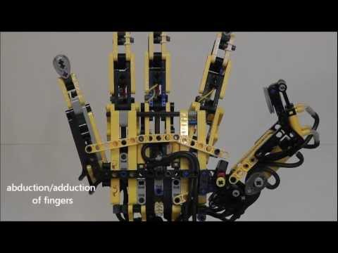 Un bras humain en Lego