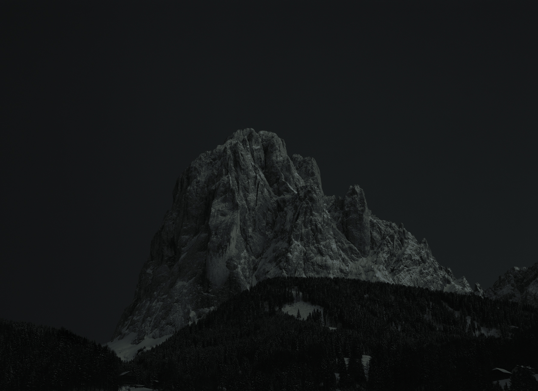 Des montagnes la nuit