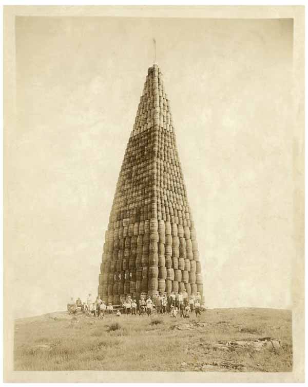 [Mystère #4] Pyramide de tonneaux d’alcool de contrebande pendant la prohibition
