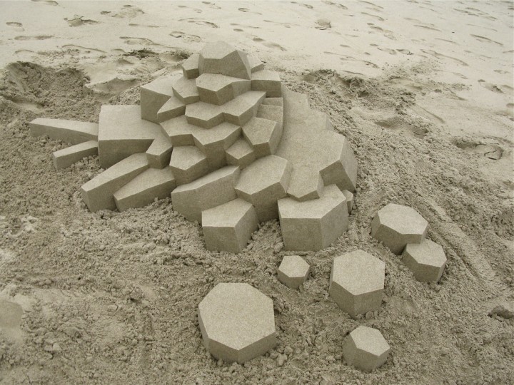 chateau-sable-geometrique-05