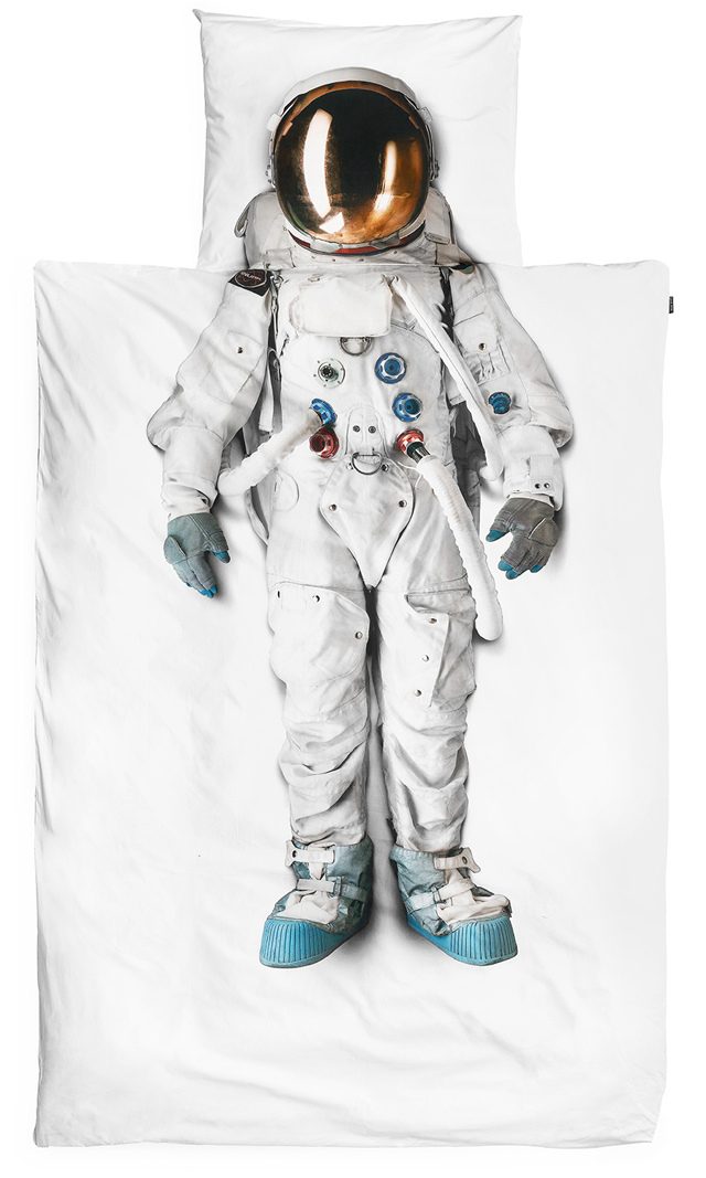 Couette et oreiller en combinaison astronaute