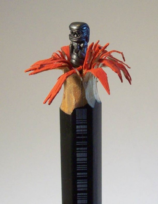 alien-sculpture-mine-crayon