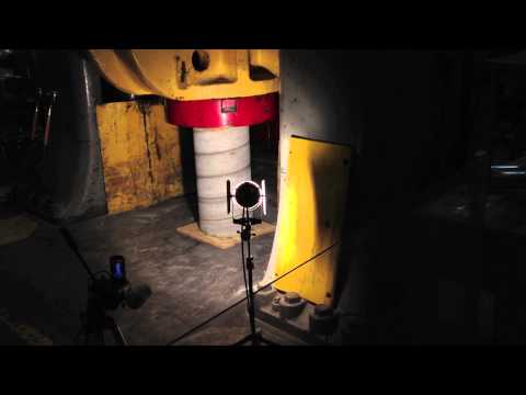 Un pilier de béton et 800 tonnes de pression