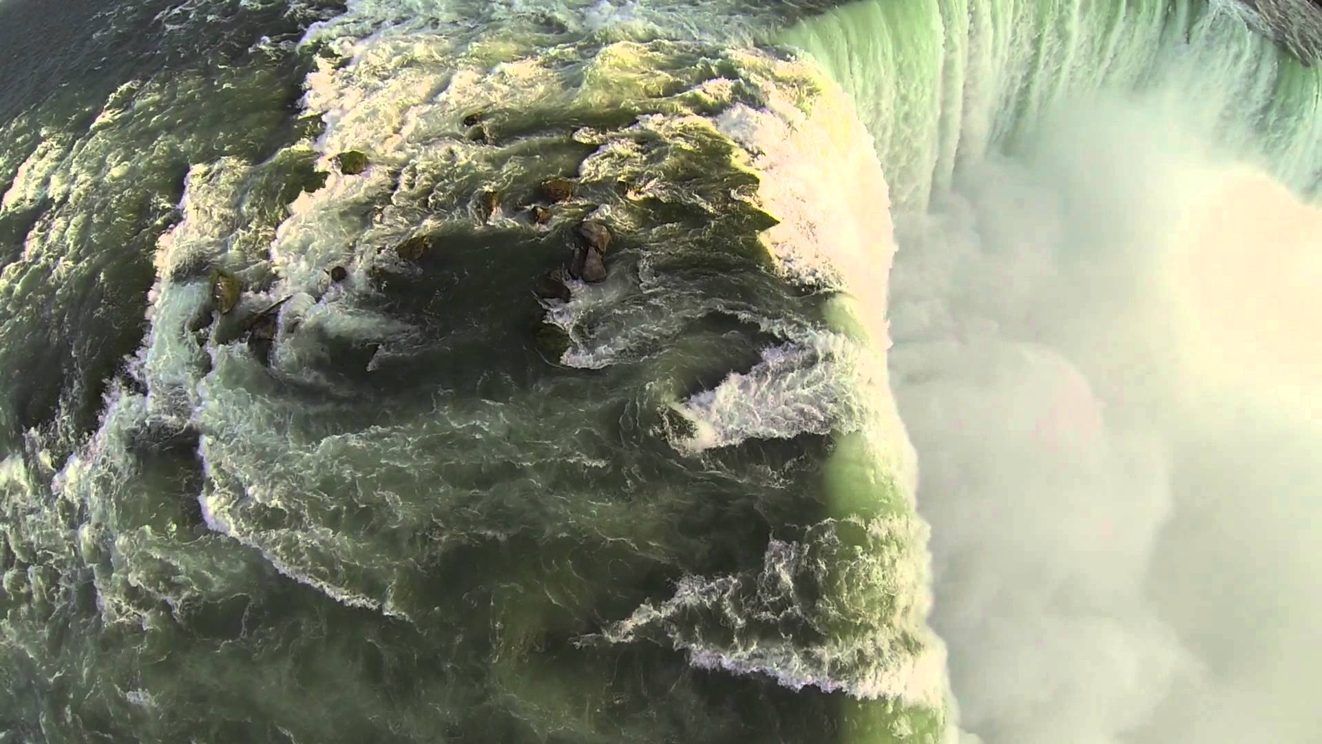 Les chutes du Niagara vues de près avec un quadricoptère