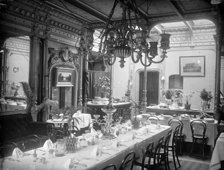 10-Dining_Saloon_on_the_S.S._Great_Eastern_(8204527865)