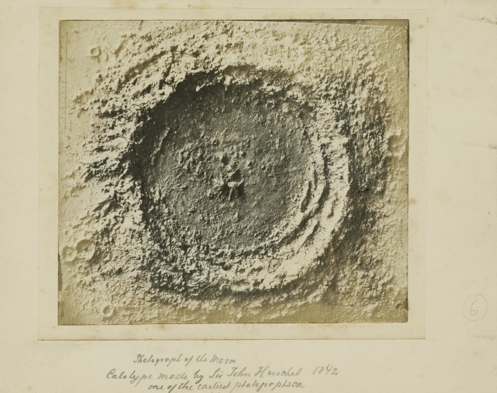 Des calotypes d&rsquo;un modèle de la lune par John Herschel en 1842