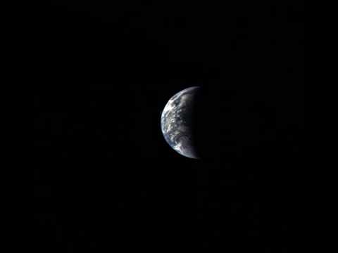 S&rsquo;éloigner de la Terre