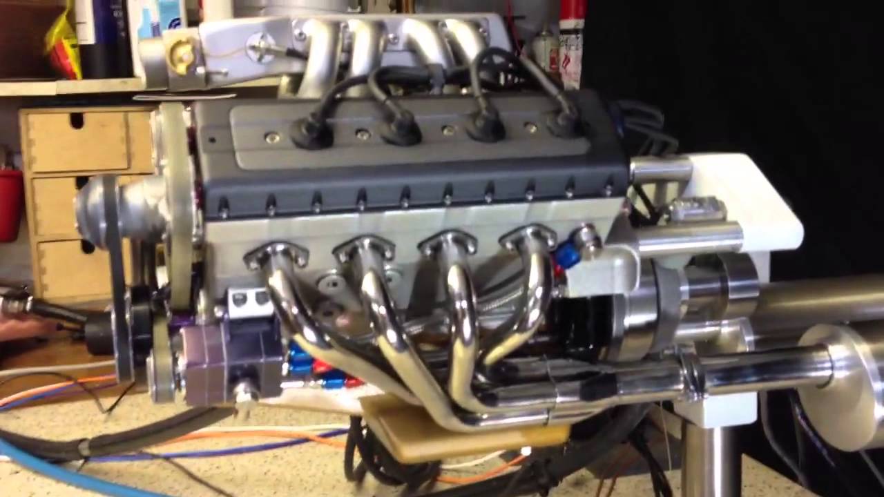 Un mini moteur V8 48cc