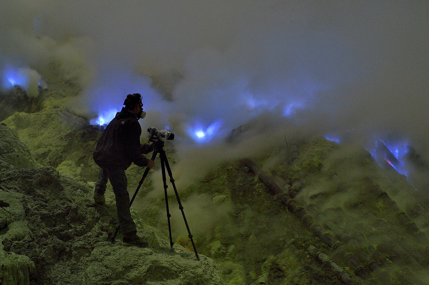 Un volcan aux flammes bleues